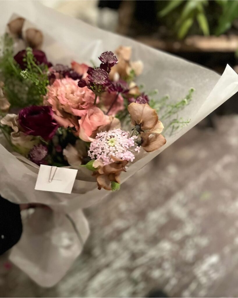 三重県津市 花屋 chelban [シェルバン] 歓送迎やお祝いの花束