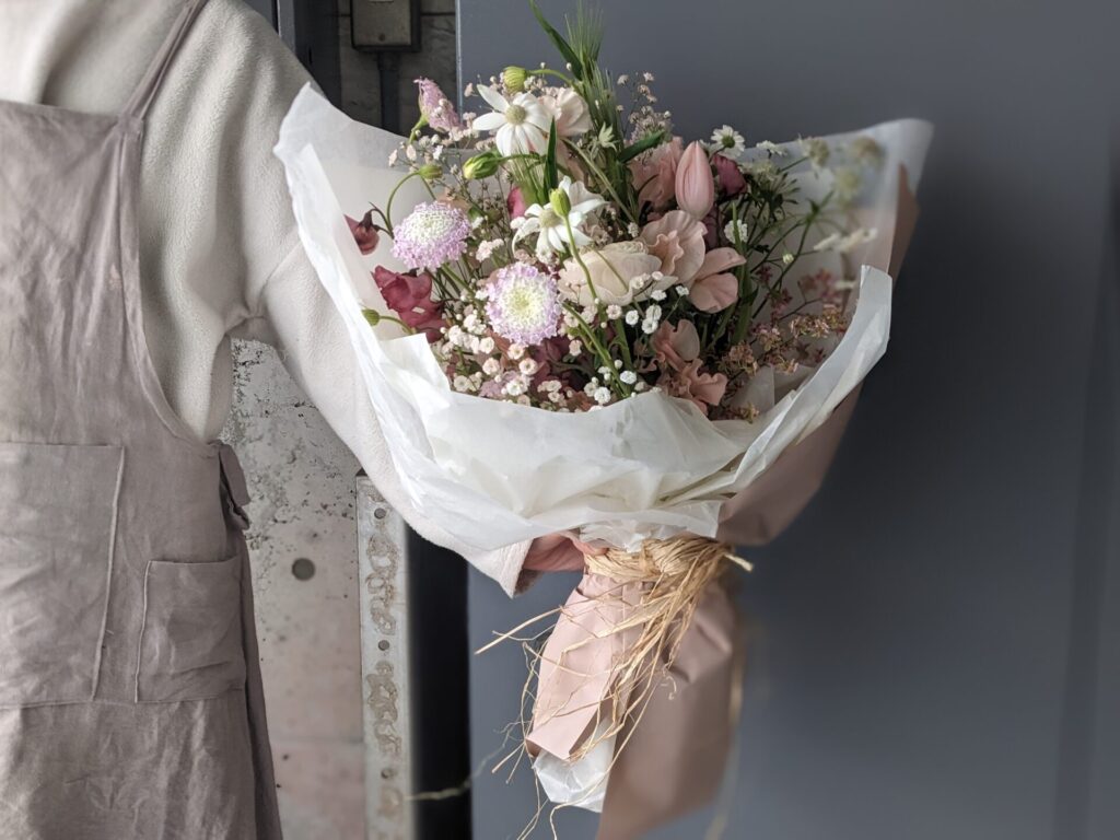 三重県津市 花屋 chelban [シェルバン] 歓送迎、卒業入学など、さまざまな門出に向けたお花