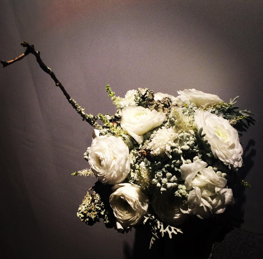 三重県津市 花屋 chelban [シェルバン] チューリップと土星の環っかとラナンキュラス